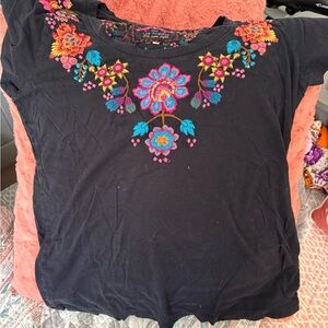 Black Short-Sleeve Tee with Multicolor Floral Embroidery